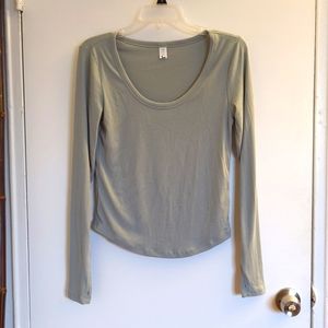 Old Navy Ultralite Go Dry Light Blue Long Sleeve Top Size M 💙